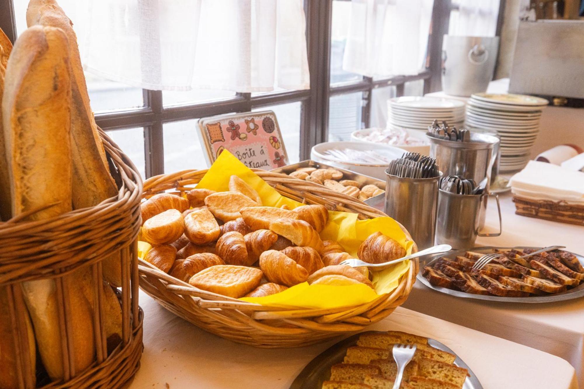 Hotel Restaurant Des Thermes Castéra-Verduzan エクステリア 写真
