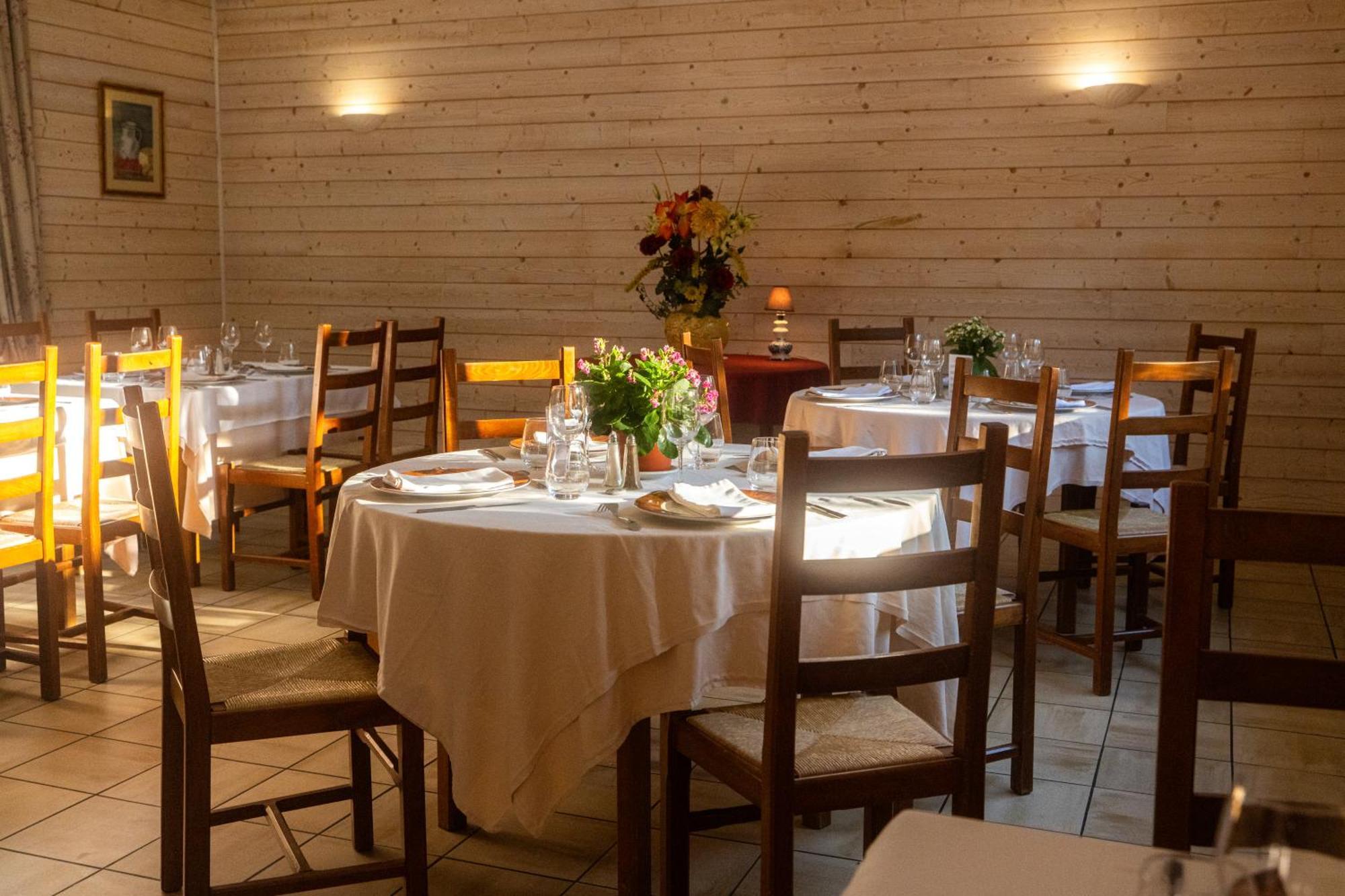 Hotel Restaurant Des Thermes Castéra-Verduzan エクステリア 写真