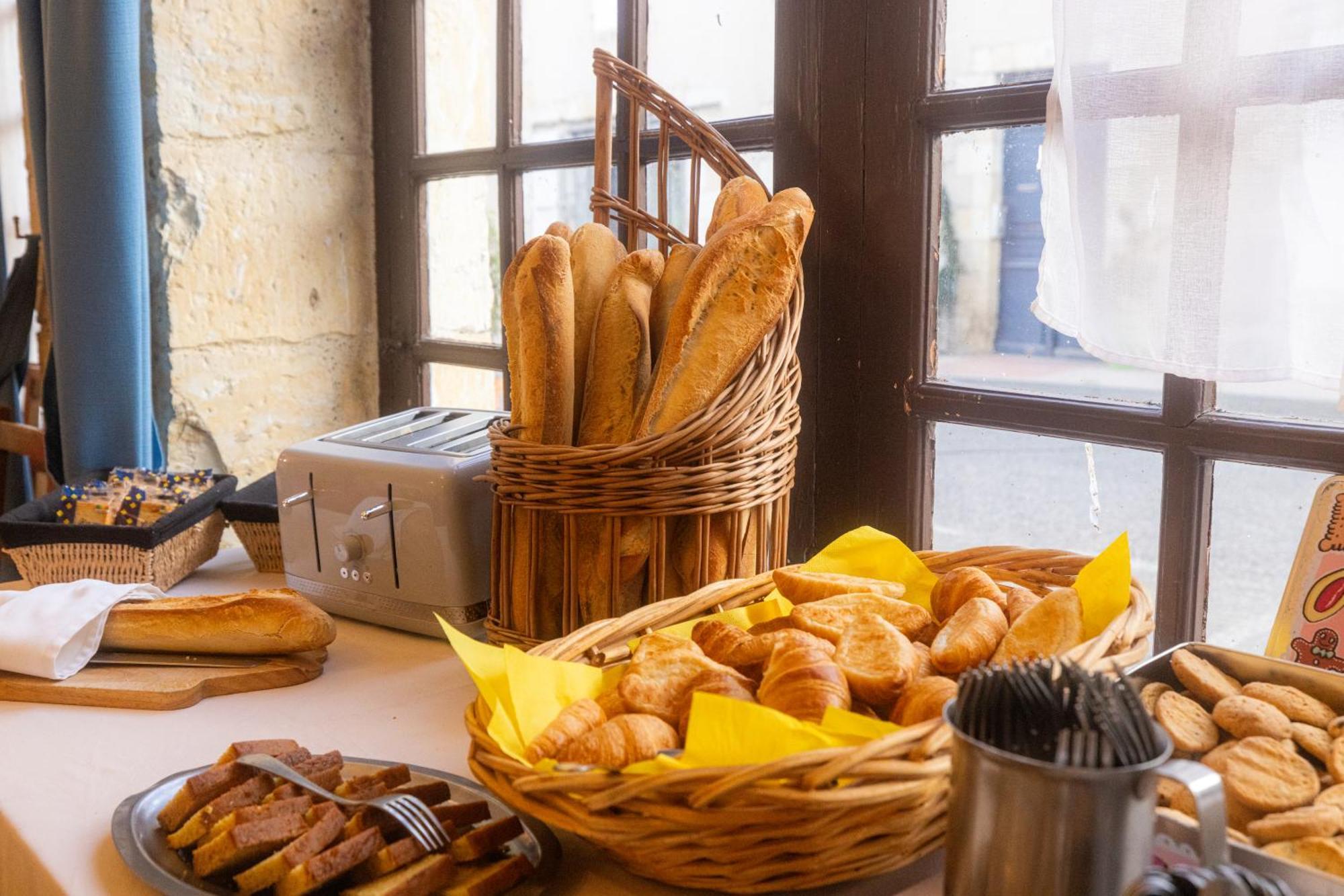 Hotel Restaurant Des Thermes Castéra-Verduzan エクステリア 写真