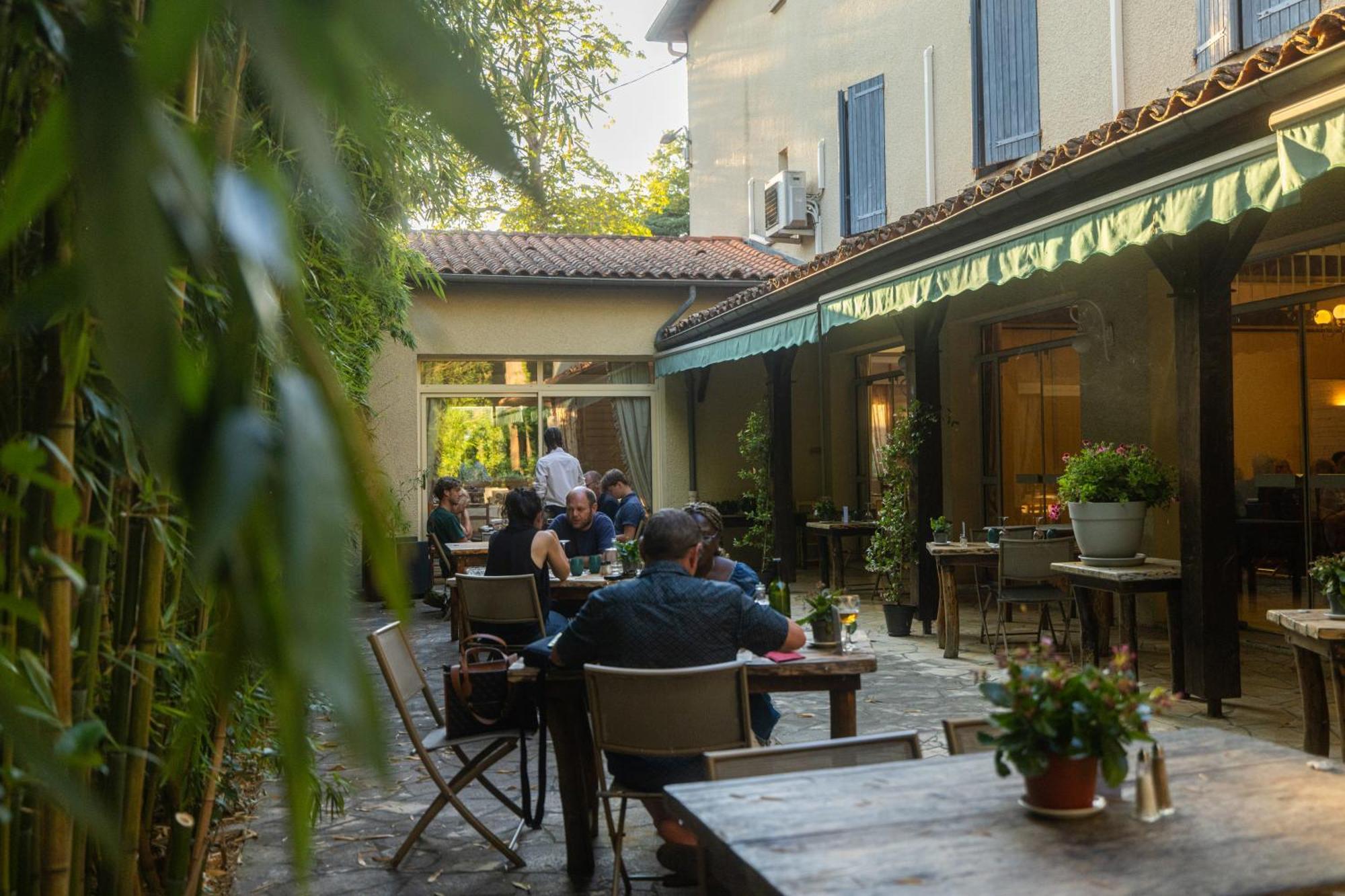 Hotel Restaurant Des Thermes Castéra-Verduzan エクステリア 写真