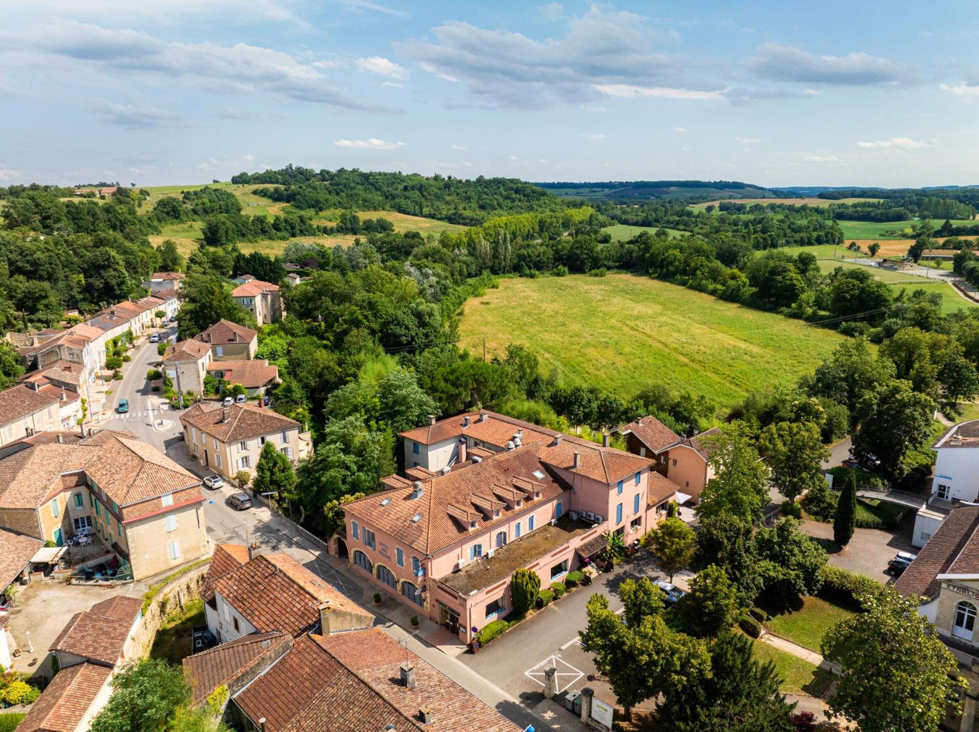 Hotel Restaurant Des Thermes Castéra-Verduzan エクステリア 写真