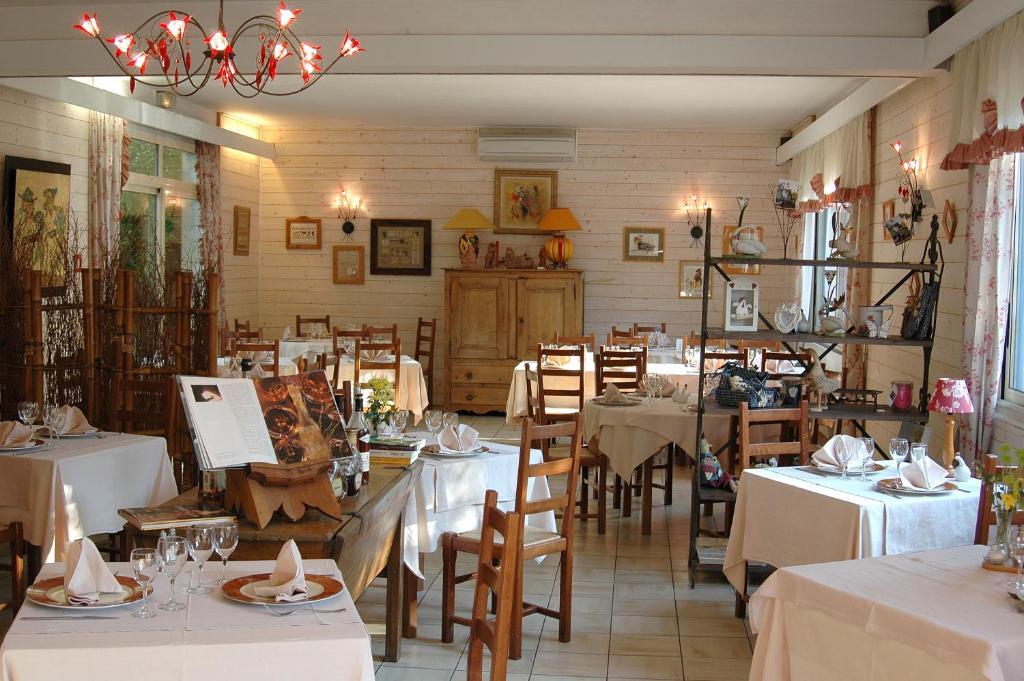 Hotel Restaurant Des Thermes Castéra-Verduzan エクステリア 写真